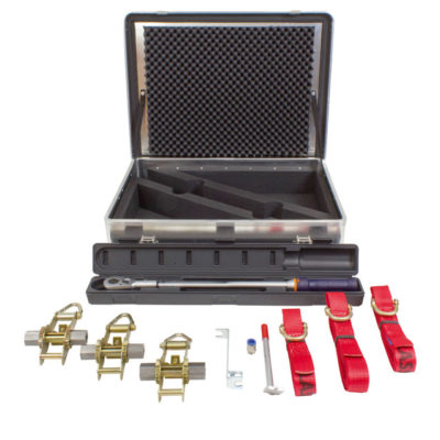 Koffer mit Gurten und Ratschen für Spezialspannwerkzeug